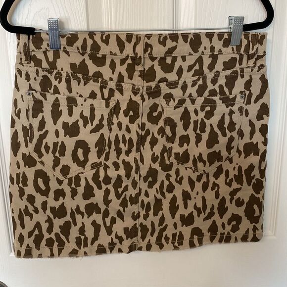 Kensie- Luxe 5-Pocket Animal Print Denim Mini Skirt in Tierra Leopard- Size 8 - Picture 7 of 9